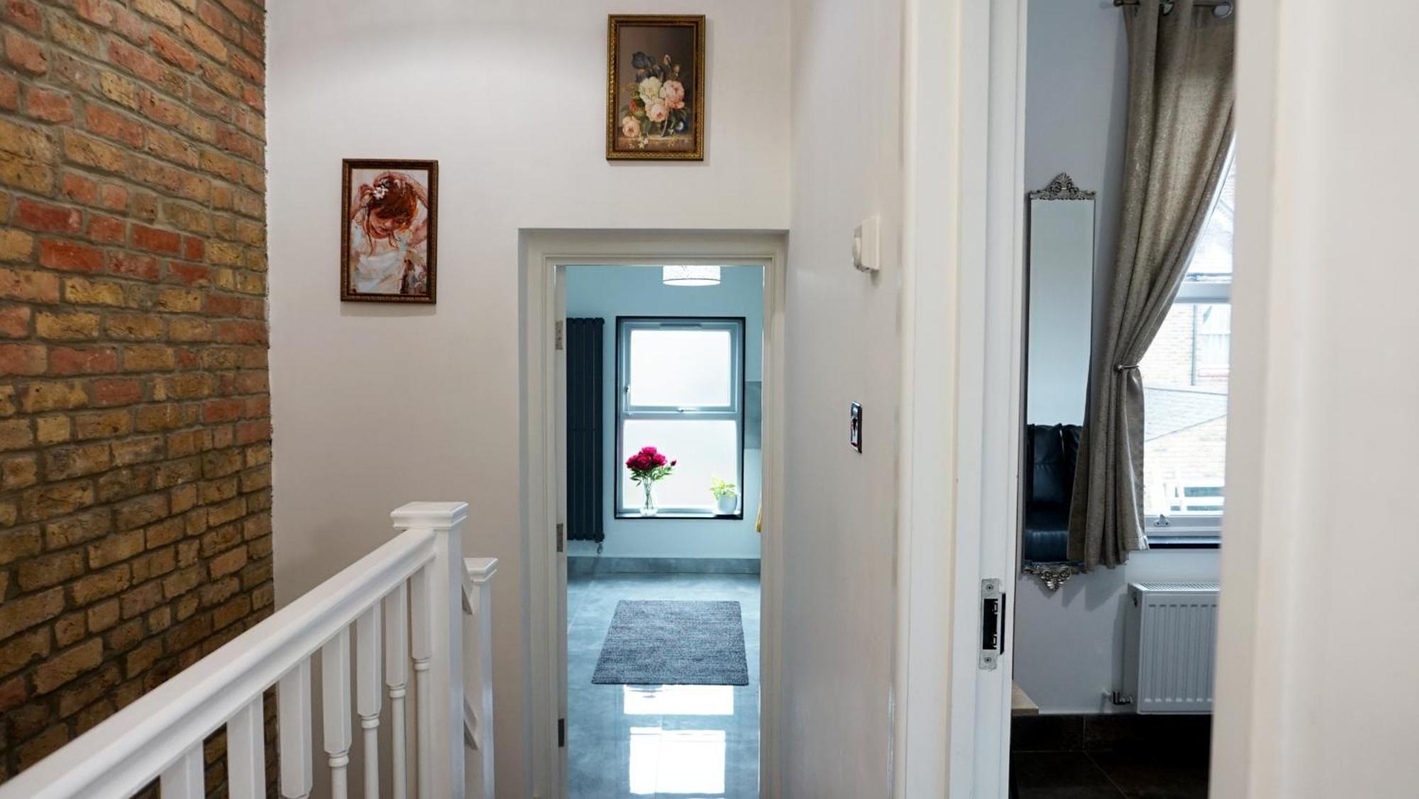 Beautiful London Home Sleeps 6, 2 Minutes To Metro Exterior foto