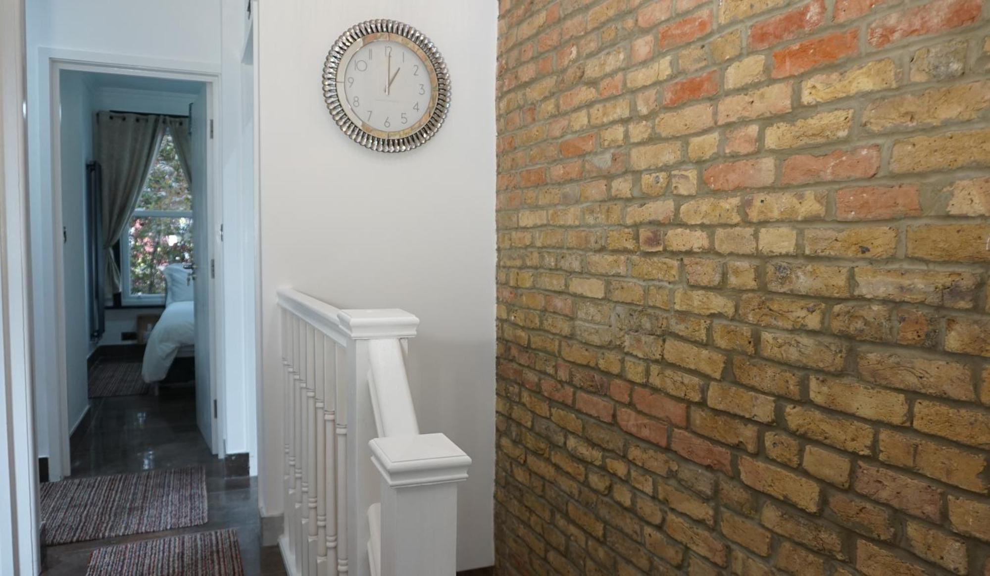 Beautiful London Home Sleeps 6, 2 Minutes To Metro Exterior foto