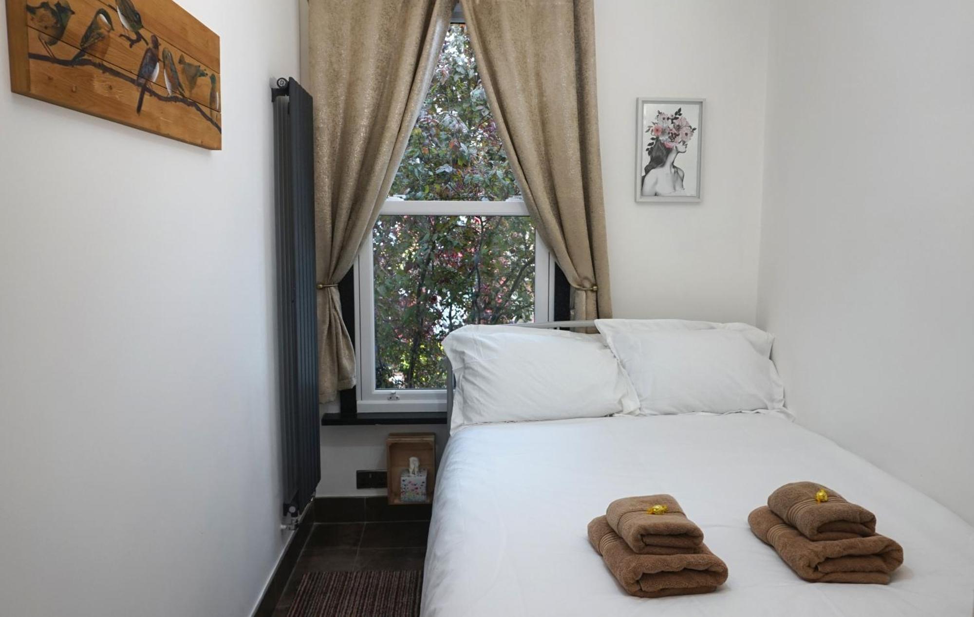 Beautiful London Home Sleeps 6, 2 Minutes To Metro Exterior foto