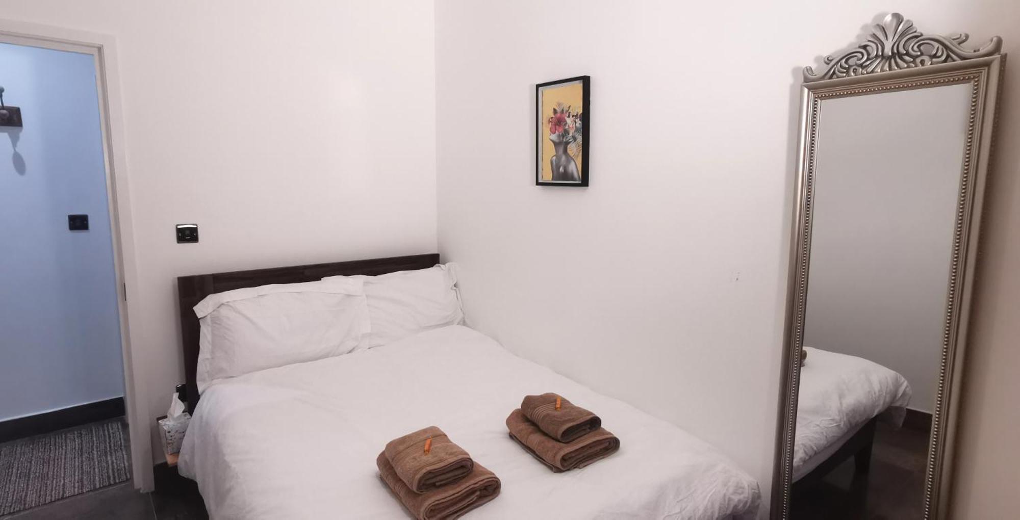 Beautiful London Home Sleeps 6, 2 Minutes To Metro Exterior foto