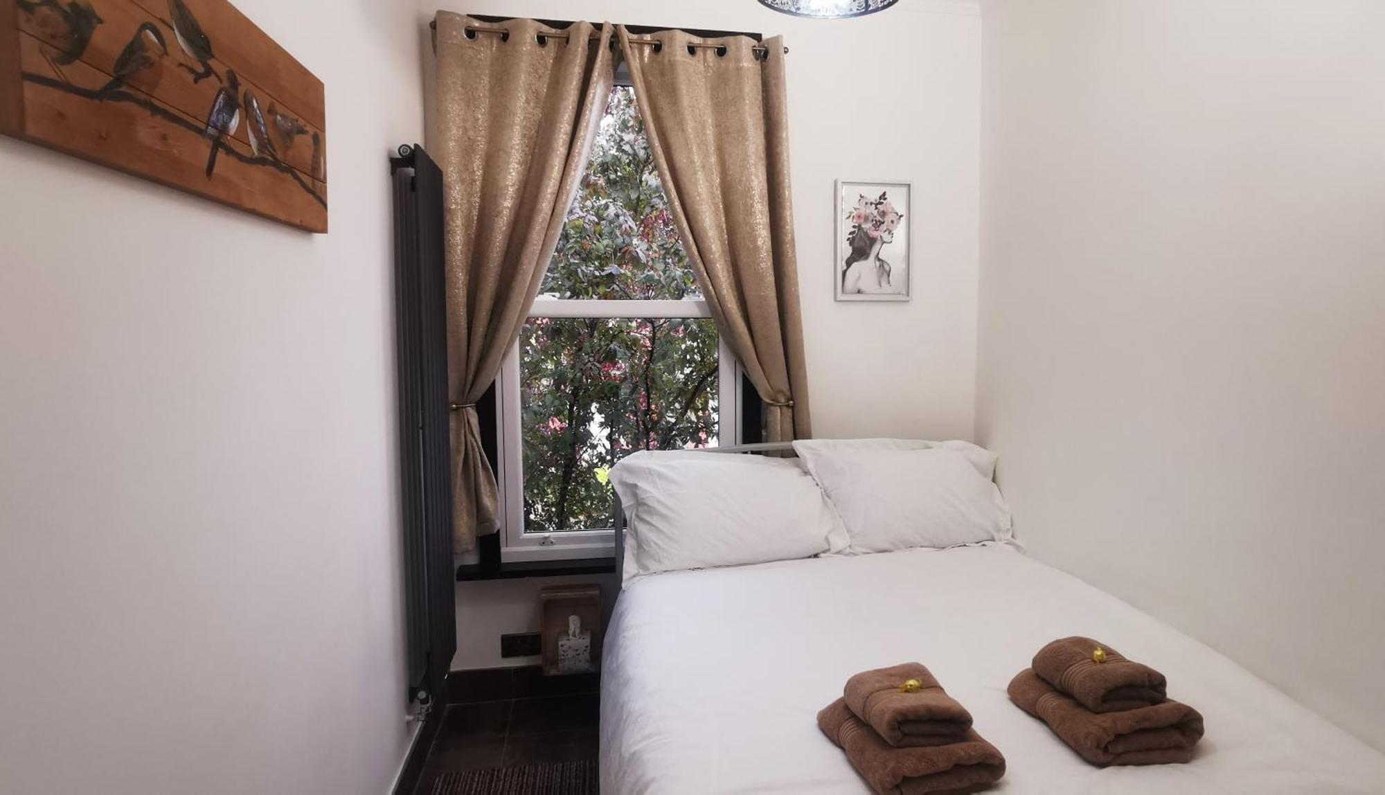 Beautiful London Home Sleeps 6, 2 Minutes To Metro Exterior foto