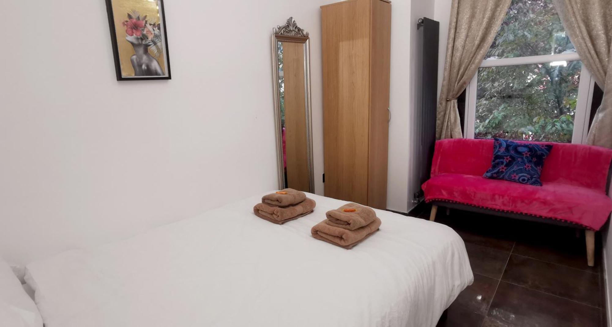 Beautiful London Home Sleeps 6, 2 Minutes To Metro Exterior foto